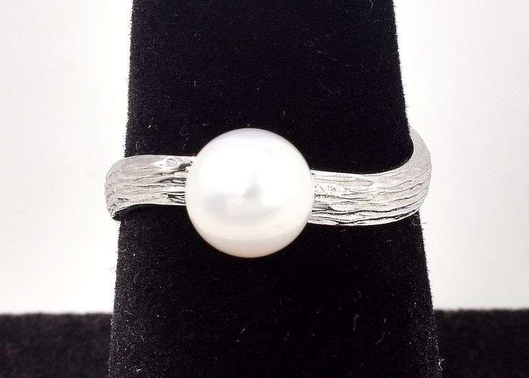 Cute Pearl Ring in Sterling Silver