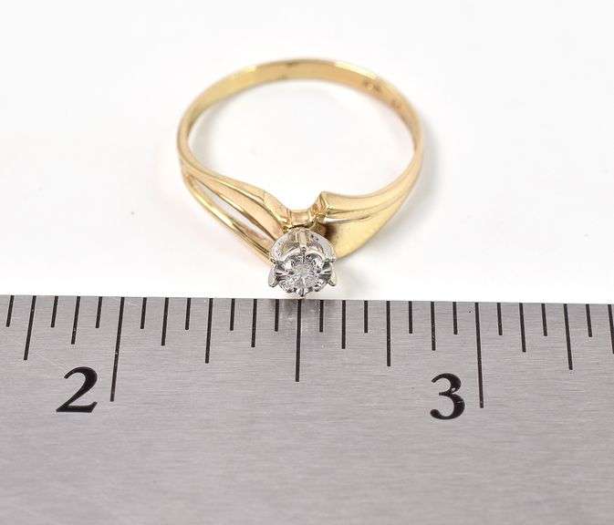 Lovely 10K Yellow Gold Solitaire Diamond Ring
