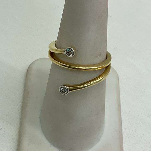 LADIES 14K GOLD AND DIAMOND RING