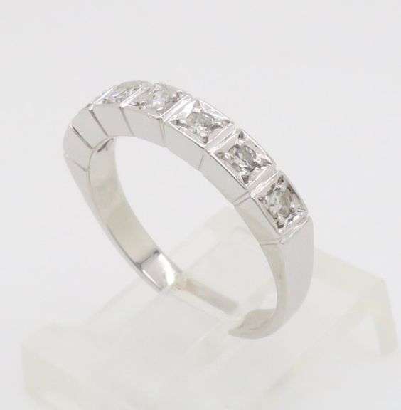 18k White Gold Diamond Band