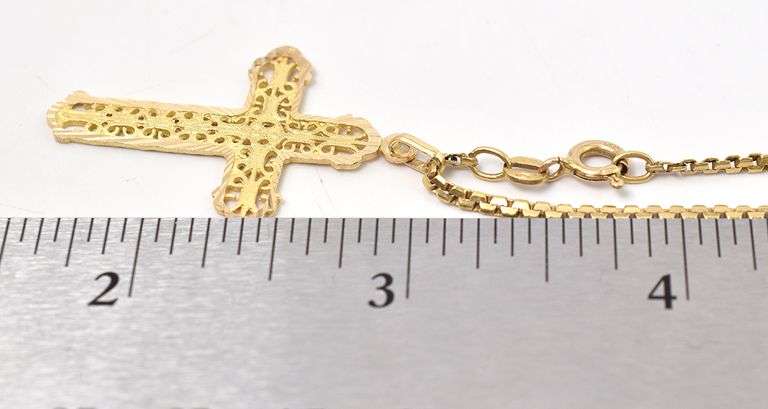 Grand 18K Yellow Gold Cross Pendant Necklace