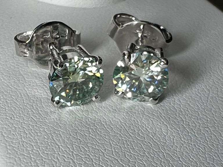 Sparkling 2 Ct VVs1 White H-I Fire Moissanite Earrings