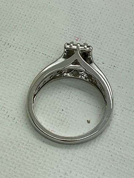 CERTIFIED 14K WHITE GOLD DIAMOND ENGAGEMENT RING.