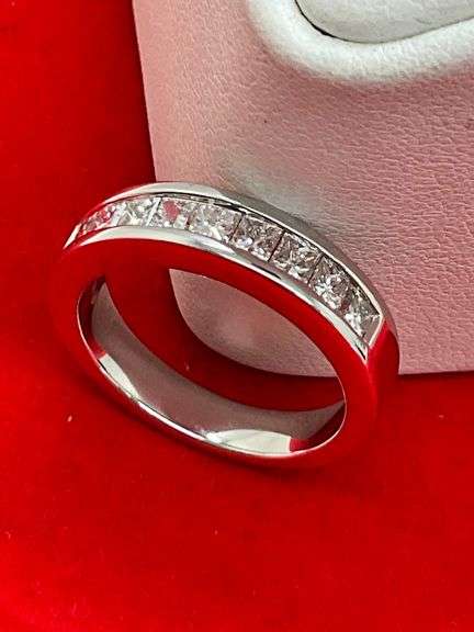 BRAND NEW CERTIFIED 14K WHITE GOLD DIAMOND BAND. 1.00 CARAT