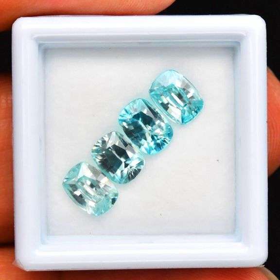 Brilliant flashing 4.27ct blue Zircon set!