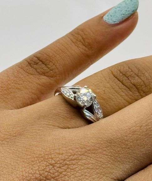 14K White Gold Round Brilliant Cut Diamond Ring