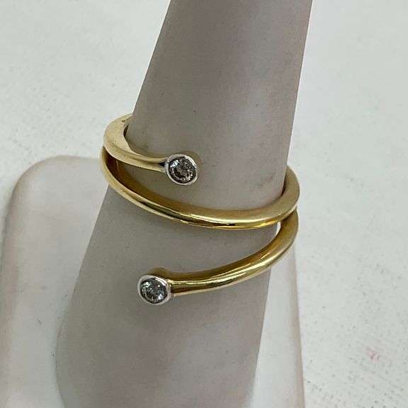 LADIES 14K GOLD AND DIAMOND RING