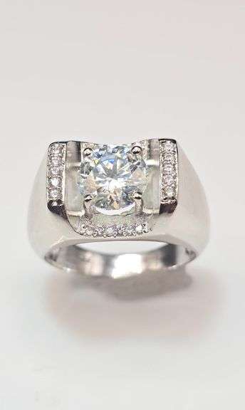 Men's 3.75 Ct White VVs1 H-I Fire Moissanite Ring