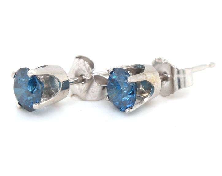 14kt White gold approximate 0.80ctw IR Teal diamond stud