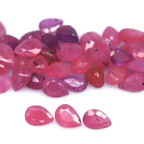 Simply gorgeous 8.50ct reddish pink Ruby set