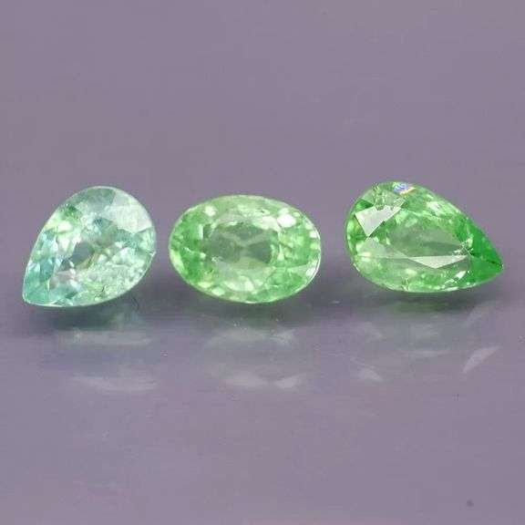 Tremendous 2.91ct untreated spring green Tsavorite set
