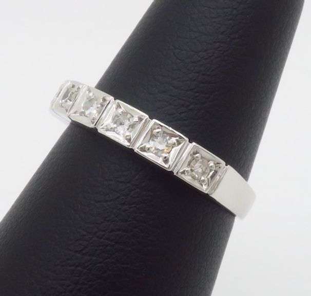 18k White Gold Diamond Band