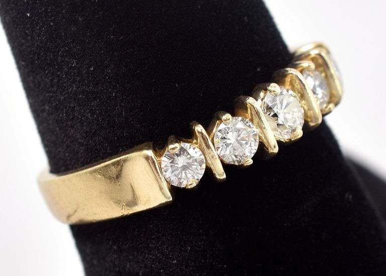 Stunning  10K Yellow Gold Diamond Ring