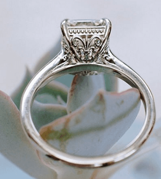 Sparkling  2.5 Ct VVs1 White F-G Fire Moissanite Ring