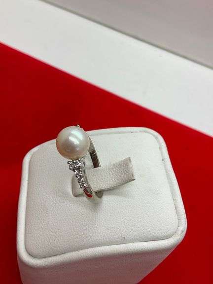 LADIES 14K WHITE GOLD DIAMOND PEARL RING