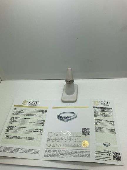 CERTIFIED 14K WHITE GOLD DIAMOND RING.