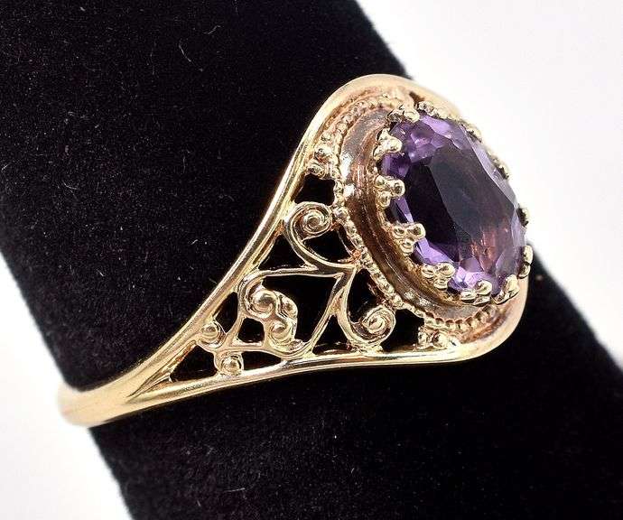 Beautiful 10K Yellow Gold Amethyst Gemstone Ring