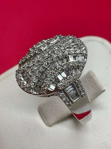 CERTIFIED 14K WHITE GOLD DIAMOND RING. 2.00 CARATS