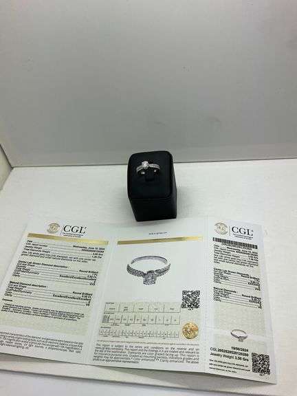 CERTIFIED BRAND NEW 14K WHITE GOLD DIAMOND ENGAGEMENT RING. 1.30 CARAT