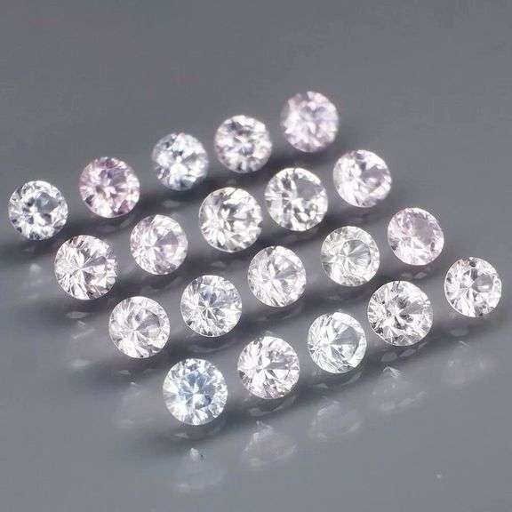 Yes! 2 full carats of Diamond white Sapphires!!!!