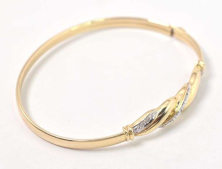 Ravishing 14K Yellow Gold Diamond Bangle Bracelet