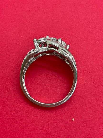 BRAND NEW LADIES DIAMOND BAND / RING
