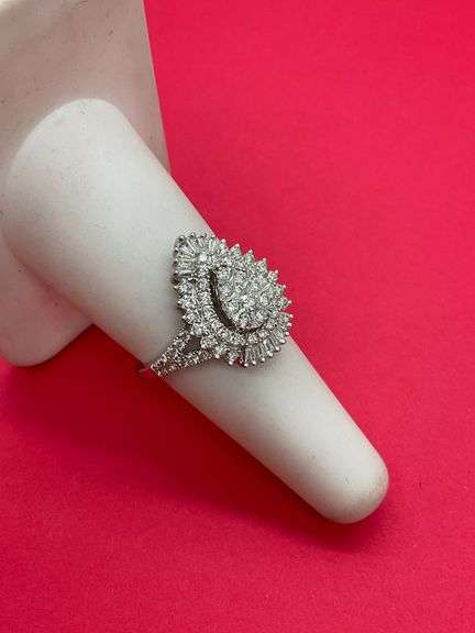 BRAND NEW CERTIFIED 14K WHITE GOLD DIAMOND RING. 2.00 CARATS