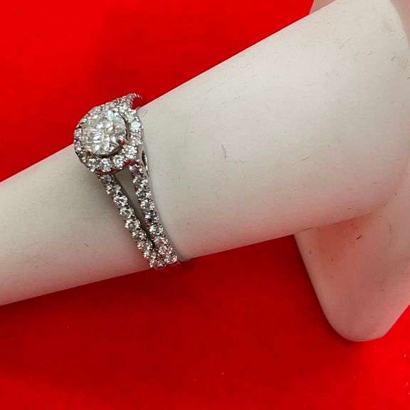 CERTIFIED BRAND NEW 14K WHITE GOLD DIAMOND RING.