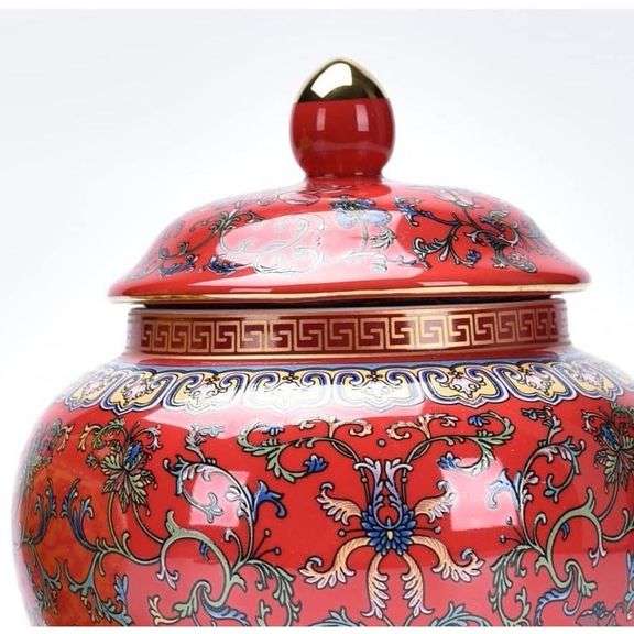 Red Chinese Imperial Enamel Porcelain Decorative Jar