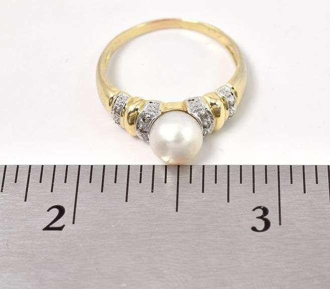Beautiful 14K Yellow Gold Pearl and Diamond Ring