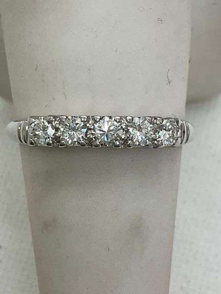 LADIES 14K WHITE GOLD DIAMOND RING