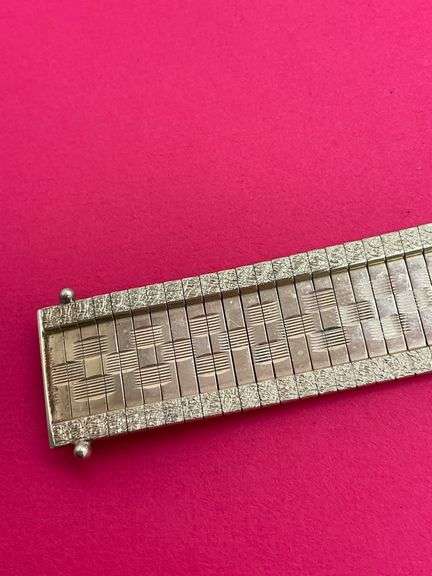 LADIES 10K YELLOW GOLD ITALIAN TEXTURED BRACELET. 18.8 GRAMS