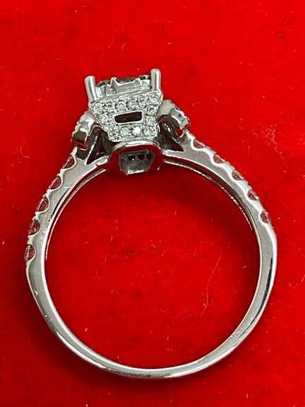 CERTIFIED 18K WHITE GOLD DIAMOND RING