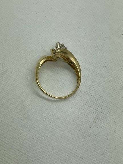 CERTIFIED 14K YELLOW GOLD DIAMOND RING.