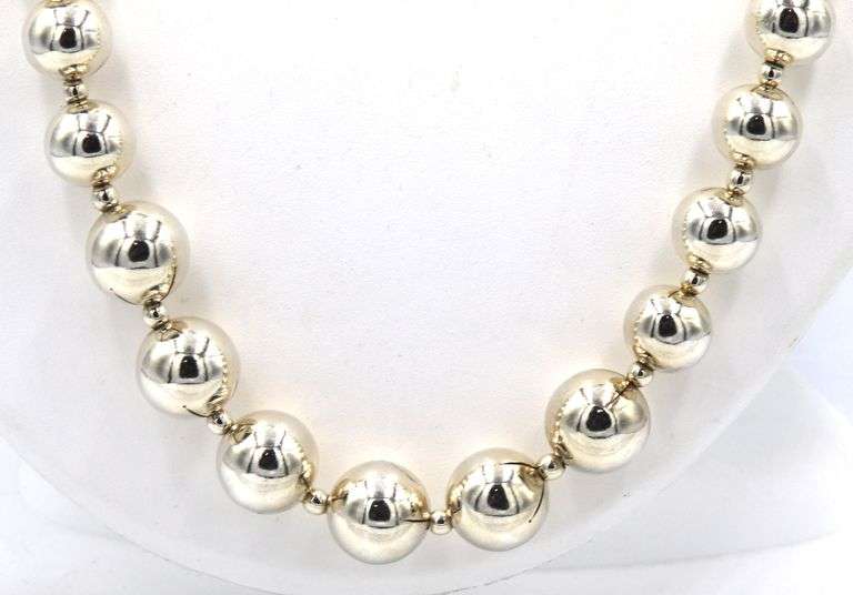 925 Sterling silver Graduated silver ball necklace