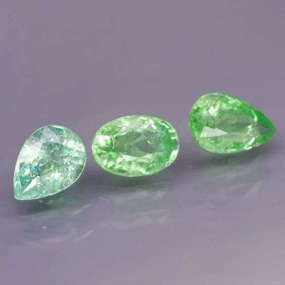 Tremendous 2.91ct untreated spring green Tsavorite set