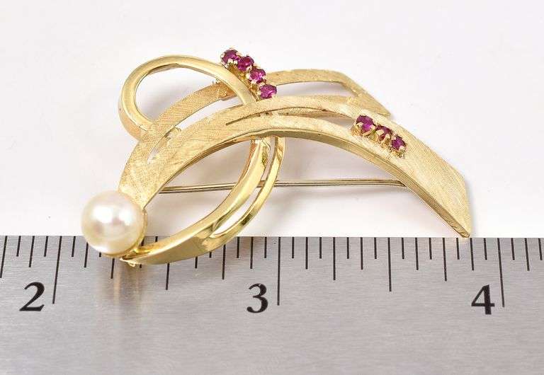 Wonderful 18K Yellow Gold Pearl and Pink Topaz Gemstone Brooch
