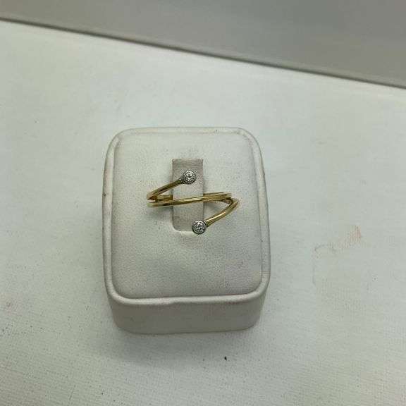 LADIES 14K GOLD AND DIAMOND RING
