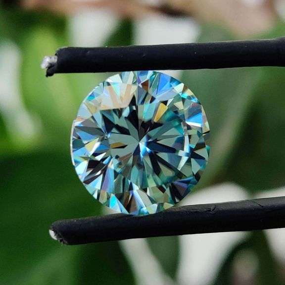 Dazzling 4.16 Ct Lab Simulated. Ice Blue VVs1  Diamond Solitaire