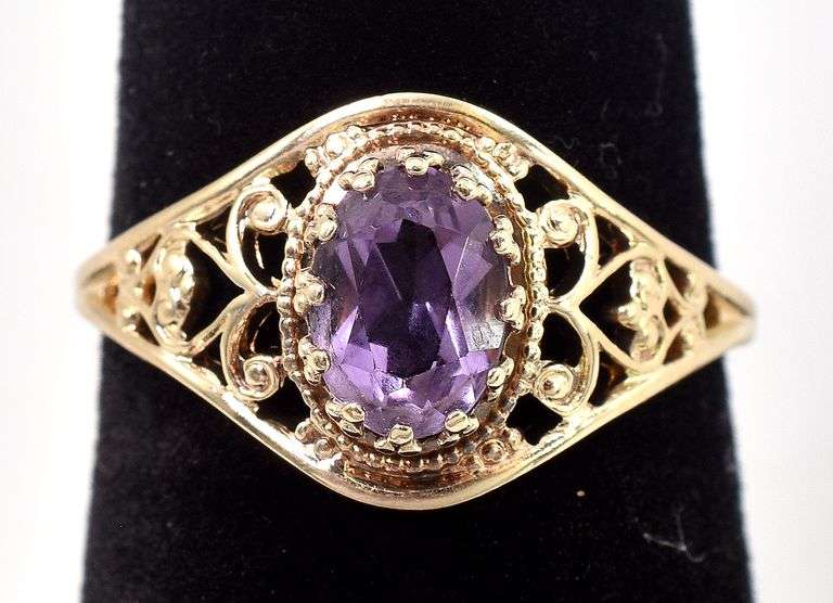 Beautiful 10K Yellow Gold Amethyst Gemstone Ring