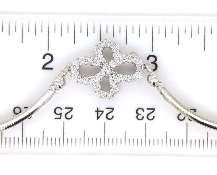 18kt White gold 1ctw diamond flower bangle bracelet