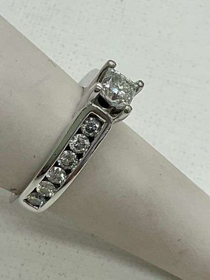 CERTIFIED 14K WHITE GOLD AND DIAMOND ENGAGEMENT RING