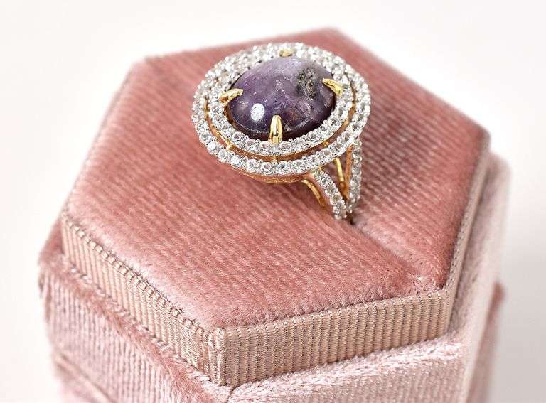 Impeccable Brand New European Huge 12.78CTS Very Rare Unheated Oval Cabochon-Cut Natural Star Ruby &