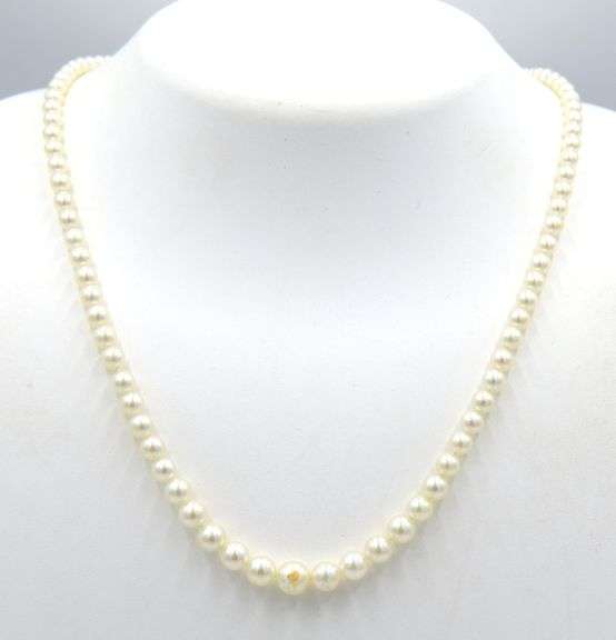 Graduated pearl strand necklace