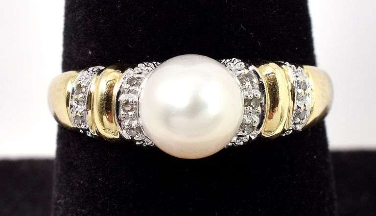 Beautiful 14K Yellow Gold Pearl and Diamond Ring