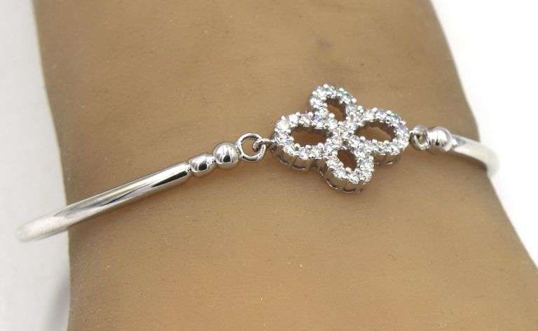 18kt White gold 1ctw diamond flower bangle bracelet