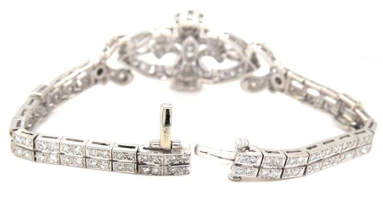 18kt White gold 4.50ctw Marquise, round and baguette diamond bracelet