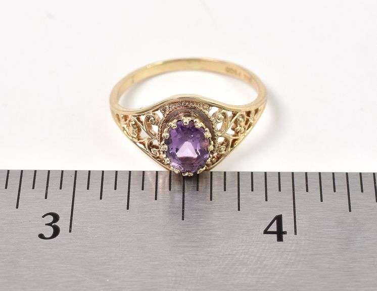 Beautiful 10K Yellow Gold Amethyst Gemstone Ring