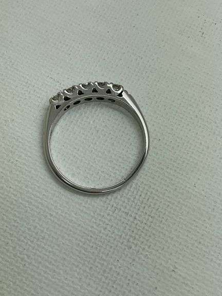LADIES 14K WHITE GOLD DIAMOND RING