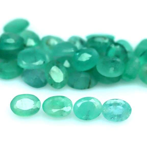 Bright emerald green 7.58ct 40pc emerald set